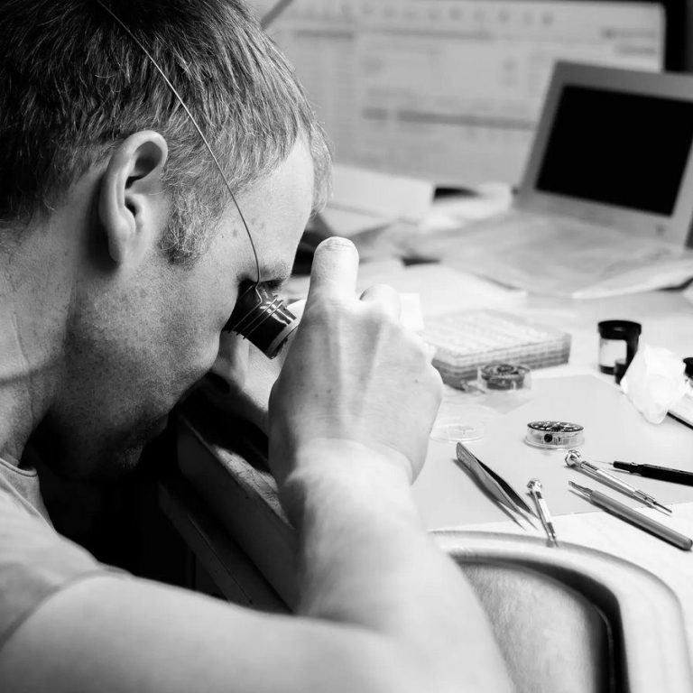 Montage und abschießende Qualitätsprüfung durch den Uhrenservice Backes in Simmern/Hunsrück Montage und abschießende Qualitätsprüfung durch den Uhrenservice Backes in Simmern/Hunsrück